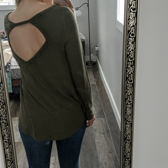 Long Sleeved Hollister Top - Picture 2 of 4